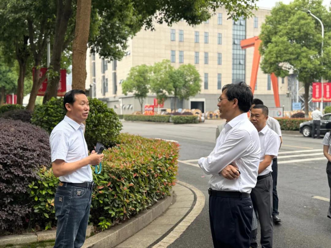 實(shí)地傾聽(tīng)見(jiàn)習(xí)人員心聲，助力人才與企業(yè)雙向奔赴 | 湖南省人社廳黨組書(shū)記、廳長(zhǎng)李永軍蒞臨金杯電工調(diào)研走訪(fǎng)